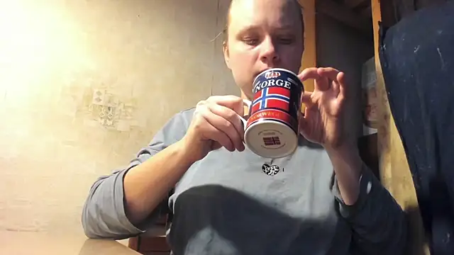 Snapshot of FrumCake chatting on March 6, 12:19 pm FrumCake online show from March 6, 12:19 pm