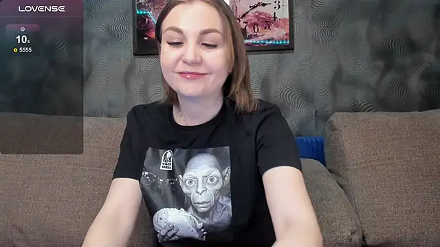 Snapshot of CassieMils chatting on April 1, 8:48 am CassieMils online show from April 1, 8:48 am