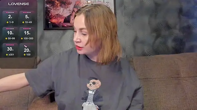 Snapshot of CassieMils chatting on April 30, 6:31 am CassieMils online show from April 30, 6:31 am