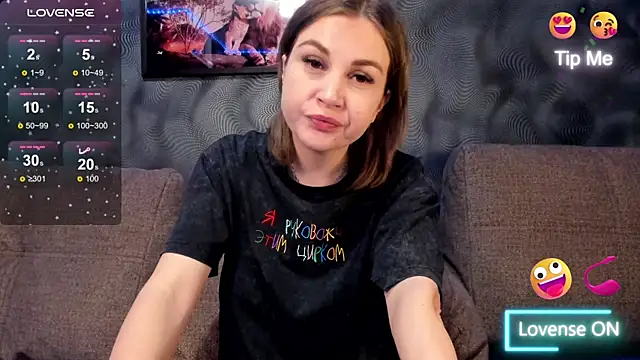 Snapshot of CassieMils chatting on June 19, 7:28 pm CassieMils online show from June 19, 7:28 pm
