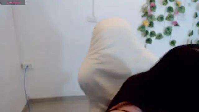 Snapshot of tania_sweet__ chatting on February 26, 6:29 pm tania sweet online show from February 26, 6:29 pm