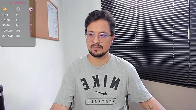 Snapshot of DaviidEvans_ chatting on December 2, 2:19 pm DaviidEvans  online show from December 2, 2:19 pm