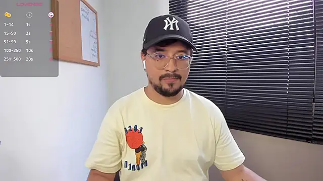 Snapshot of DaviidEvans_ chatting on December 6, 5:33 pm DaviidEvans  online show from December 6, 5:33 pm