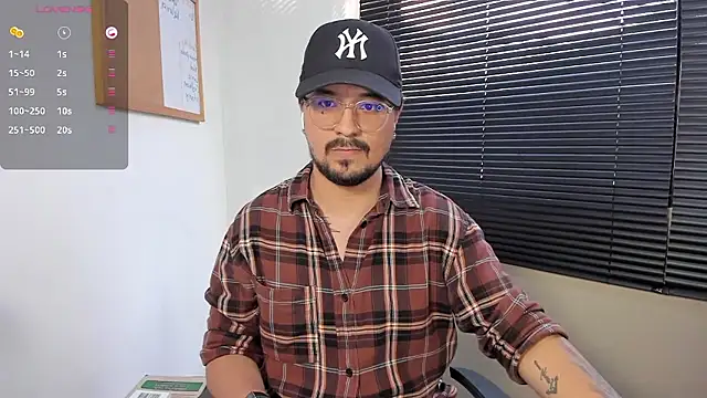 Snapshot of DaviidEvans_ chatting on December 7, 9:55 pm DaviidEvans  online show from December 7, 9:55 pm