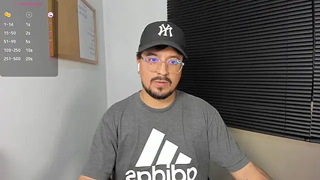 Snapshot of DaviidEvans_ chatting on December 10, 6:33 am DaviidEvans  online show from December 10, 6:33 am