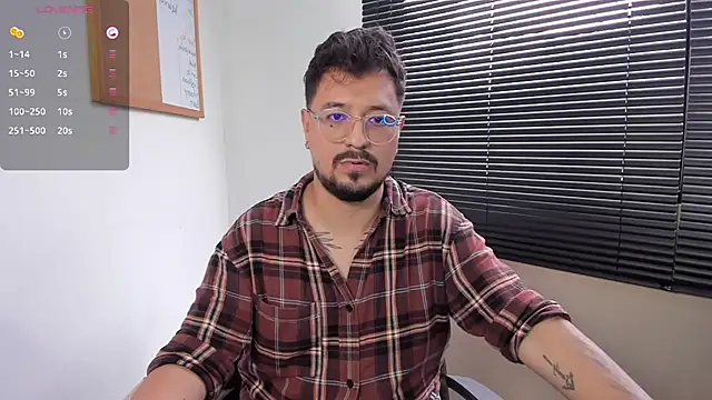 Snapshot of DaviidEvans_ chatting on December 13, 4:27 pm DaviidEvans  online show from December 13, 4:27 pm