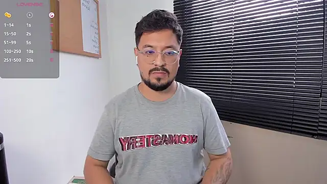 Snapshot of DaviidEvans_ chatting on December 15, 5:20 pm DaviidEvans  online show from December 15, 5:20 pm