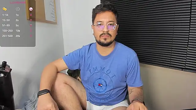 Snapshot of DaviidEvans_ chatting on December 19, 5:51 am DaviidEvans  online show from December 19, 5:51 am