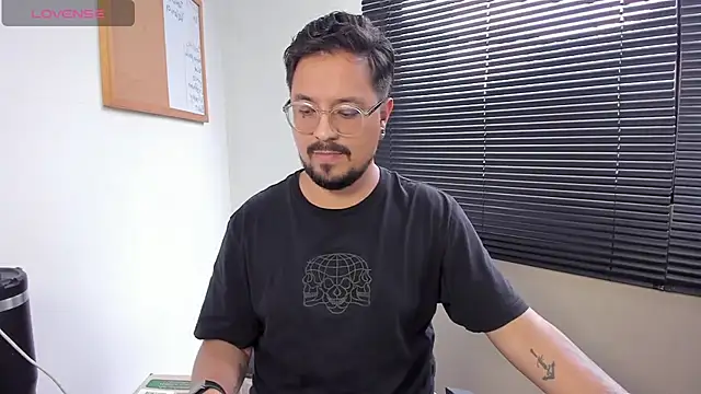 Snapshot of DaviidEvans_ chatting on December 21, 5:29 pm DaviidEvans  online show from December 21, 5:29 pm