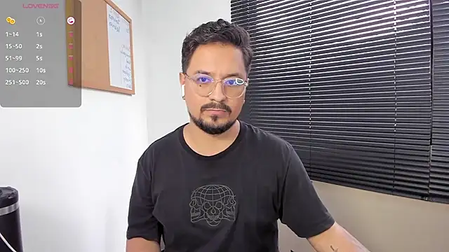 Snapshot of DaviidEvans_ chatting on December 21, 8:32 pm DaviidEvans  online show from December 21, 8:32 pm