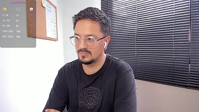 Snapshot of DaviidEvans_ chatting on December 31, 5:29 pm DaviidEvans  online show from December 31, 5:29 pm