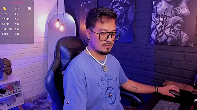 DaviidEvans  online show from May 19, 7:04 am