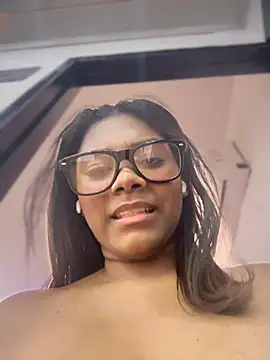Snapshot of Tayra_Siny chatting on February 23, 2:35 pm Tayra Siny online show from February 23, 2:35 pm