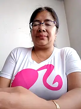 Snapshot of __valentina18 chatting on December 12, 4:21 pm   valentina18 online show from December 12, 4:21 pm