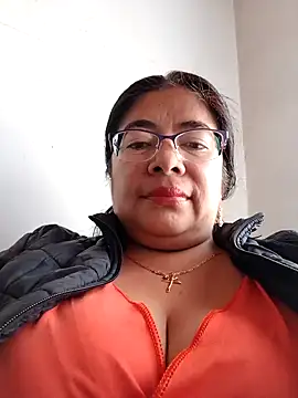 Snapshot of __valentina18 chatting on December 13, 1:12 pm   valentina18 online show from December 13, 1:12 pm