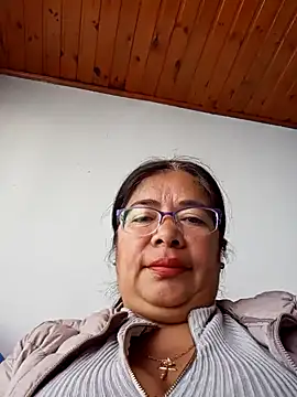 Snapshot of __valentina18 chatting on December 18, 1:02 pm   valentina18 online show from December 18, 1:02 pm