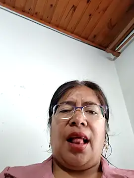 Snapshot of __valentina18 chatting on December 29, 1:17 pm   valentina18 online show from December 29, 1:17 pm