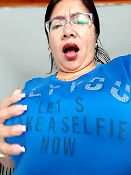 Snapshot of __valentina18 chatting on January 10, 1:09 pm   valentina18 online show from January 10, 1:09 pm