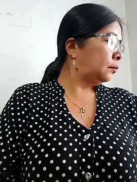 Snapshot of __valentina18 chatting on January 23, 1:13 pm   valentina18 online show from January 23, 1:13 pm