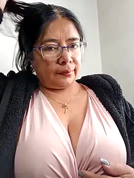 Snapshot of __valentina18 chatting on February 17, 4:15 pm   valentina18 online show from February 17, 4:15 pm