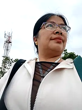 Snapshot of __valentina18 chatting on February 24, 1:53 pm   valentina18 online show from February 24, 1:53 pm