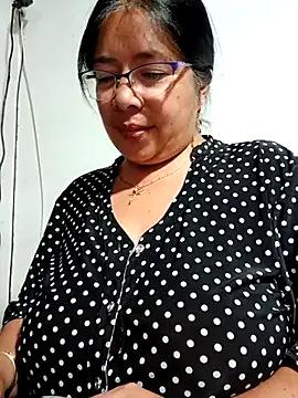 Snapshot of __valentina18 chatting on March 4, 11:43 pm   valentina18 online show from March 4, 11:43 pm