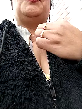 Snapshot of __valentina18 chatting on March 20, 4:42 pm   valentina18 online show from March 20, 4:42 pm