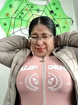 Snapshot of __valentina18 chatting on October 8, 1:09 pm   valentina18 online show from October 8, 1:09 pm