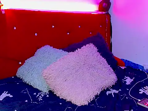 Snapshot of LAICK_01 chatting on December 12, 5:10 am LAICK 01 online show from December 12, 5:10 am