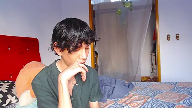 LAICK 01 online show from April 2, 10:29 pm