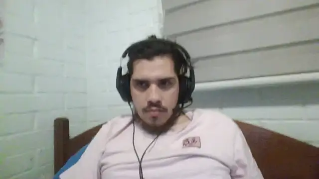 Snapshot of hung_weeb chatting on December 6, 2:02 am hung weeb online show from December 6, 2:02 am