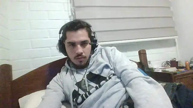 Snapshot of hung_weeb chatting on December 7, 3:47 am hung weeb online show from December 7, 3:47 am