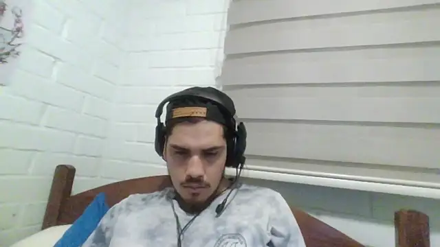 Snapshot of hung_weeb chatting on December 10, 12:28 am hung weeb online show from December 10, 12:28 am