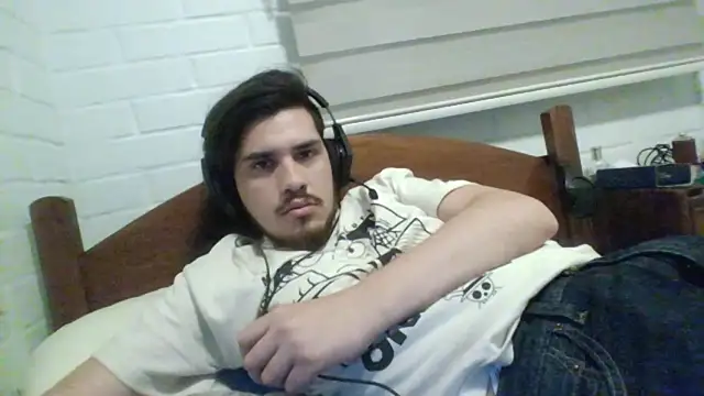 Snapshot of hung_weeb chatting on December 11, 3:45 am hung weeb online show from December 11, 3:45 am