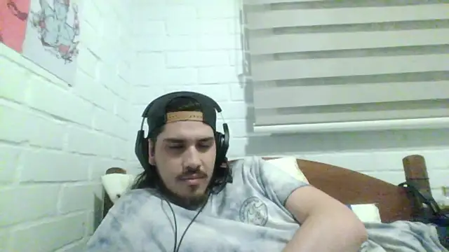 Snapshot of hung_weeb chatting on December 16, 1:10 am hung weeb online show from December 16, 1:10 am