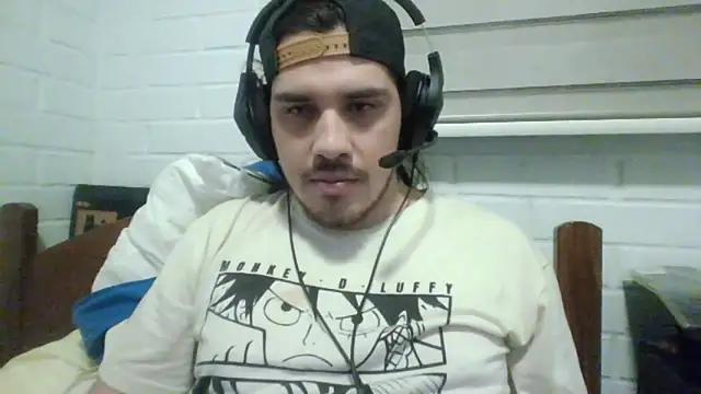 Snapshot of hung_weeb chatting on February 10, 2:19 am hung weeb online show from February 10, 2:19 am