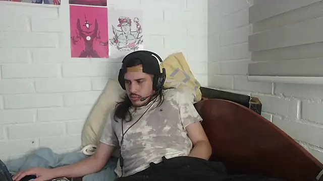 Snapshot of hung_weeb chatting on February 12, 3:18 am hung weeb online show from February 12, 3:18 am