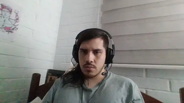 Snapshot of hung_weeb chatting on February 14, 1:02 am hung weeb online show from February 14, 1:02 am