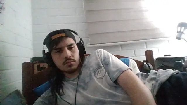 Snapshot of hung_weeb chatting on February 19, 3:39 am hung weeb online show from February 19, 3:39 am