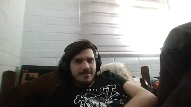 Snapshot of hung_weeb chatting on March 8, 2:23 am hung weeb online show from March 8, 2:23 am