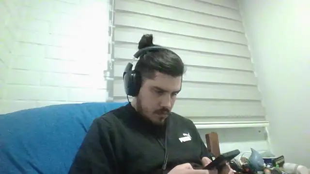 Snapshot of hung_weeb chatting on May 28, 1:47 am hung weeb online show from May 28, 1:47 am