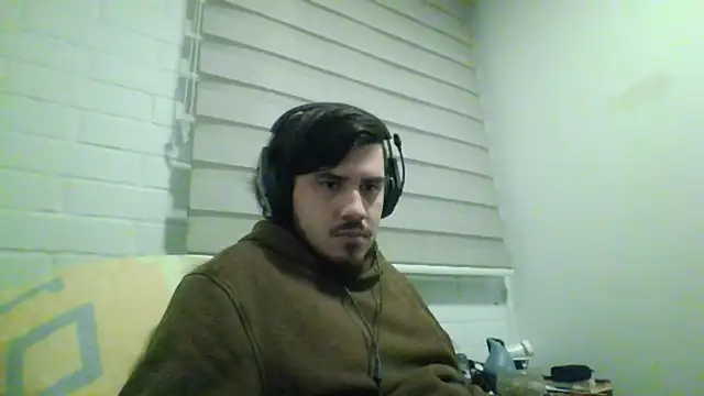Snapshot of hung_weeb chatting on June 3, 1:52 am hung weeb online show from June 3, 1:52 am