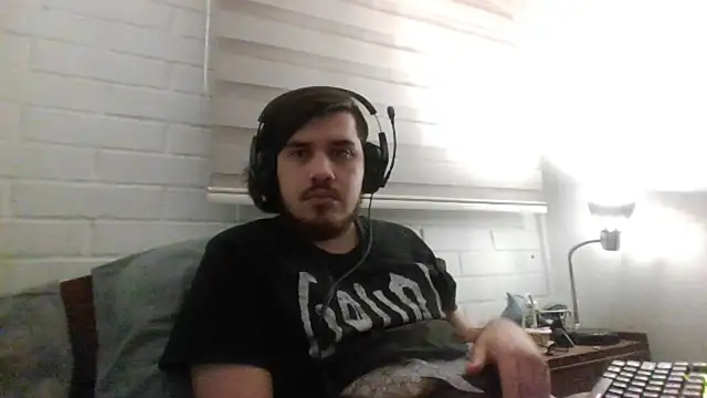 Snapshot of hung_weeb chatting on June 8, 1:39 am hung weeb online show from June 8, 1:39 am