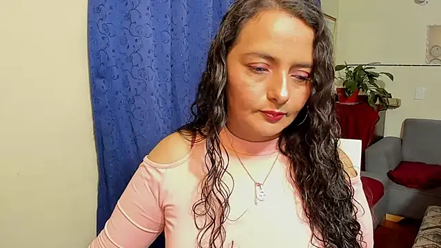 Snapshot of emma_luxy chatting on September 27, 11:21 pm emma luxy online show from September 27, 11:21 pm