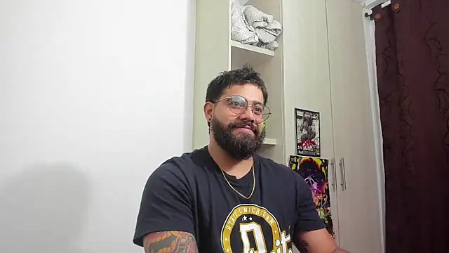Snapshot of _Coddygold_ chatting on April 18, 12:36 am Coddygold online show from April 18, 12:36 am