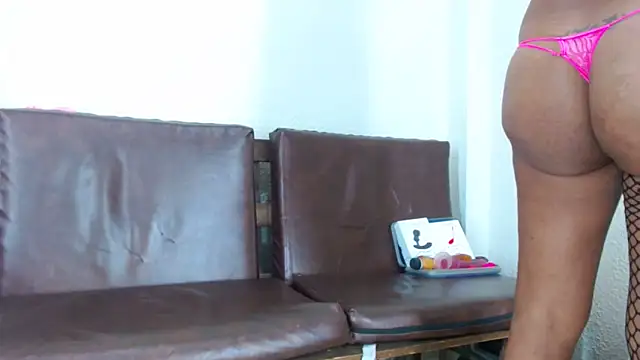 Snapshot of Courtney_Valeria chatting on March 10, 7:07 pm Courtney Valeria online show from March 10, 7:07 pm