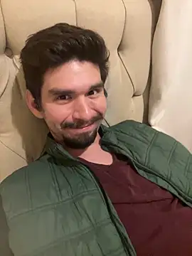 Snapshot of Tomthelong chatting on February 8, 4:57 am Tomthelong online show from February 8, 4:57 am