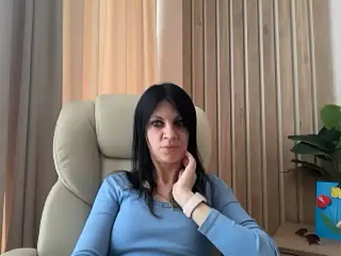 Snapshot of InjaAtHome chatting on May 20, 5:57 am InjaAtHome online show from May 20, 5:57 am