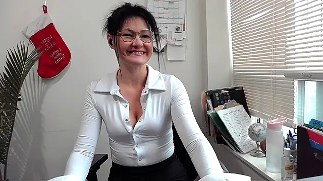 Snapshot of City_Kat chatting on December 16, 4:16 pm City Kat online show from December 16, 4:16 pm