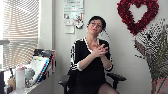 Snapshot of City_Kat chatting on February 10, 6:24 pm City Kat online show from February 10, 6:24 pm